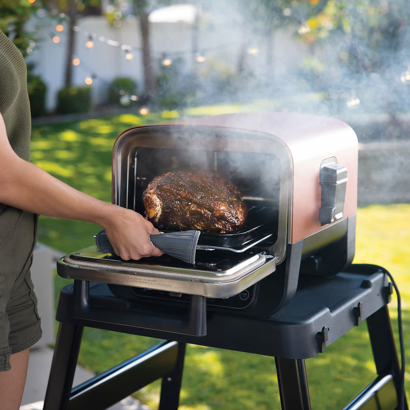 Woodfire Outdoor Oven OO101UK | Pizza Oven & Smoker – SharkNinja UK